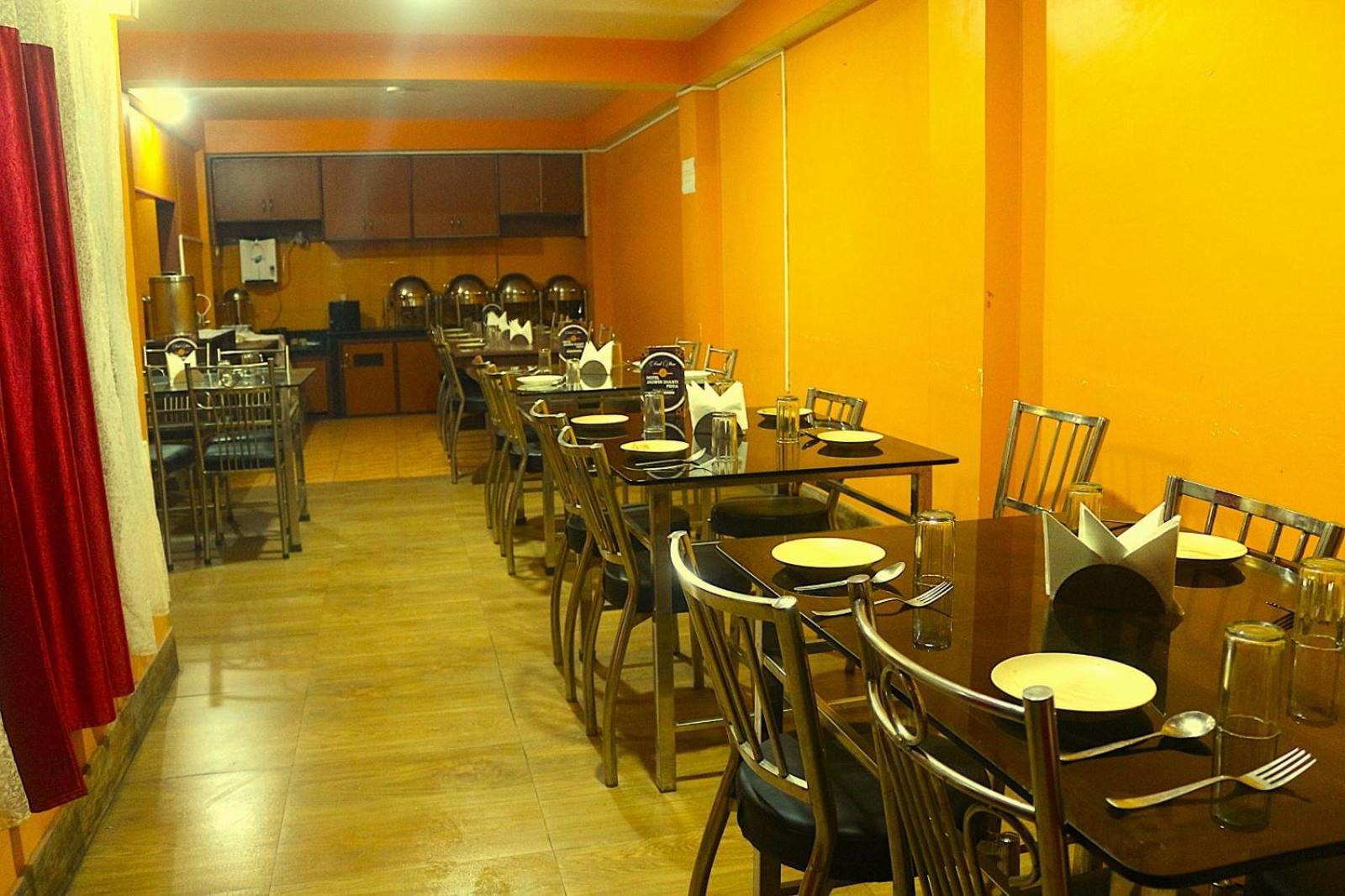 Hotel Jaswin Shanti Priya Дарджилинг Екстериор снимка